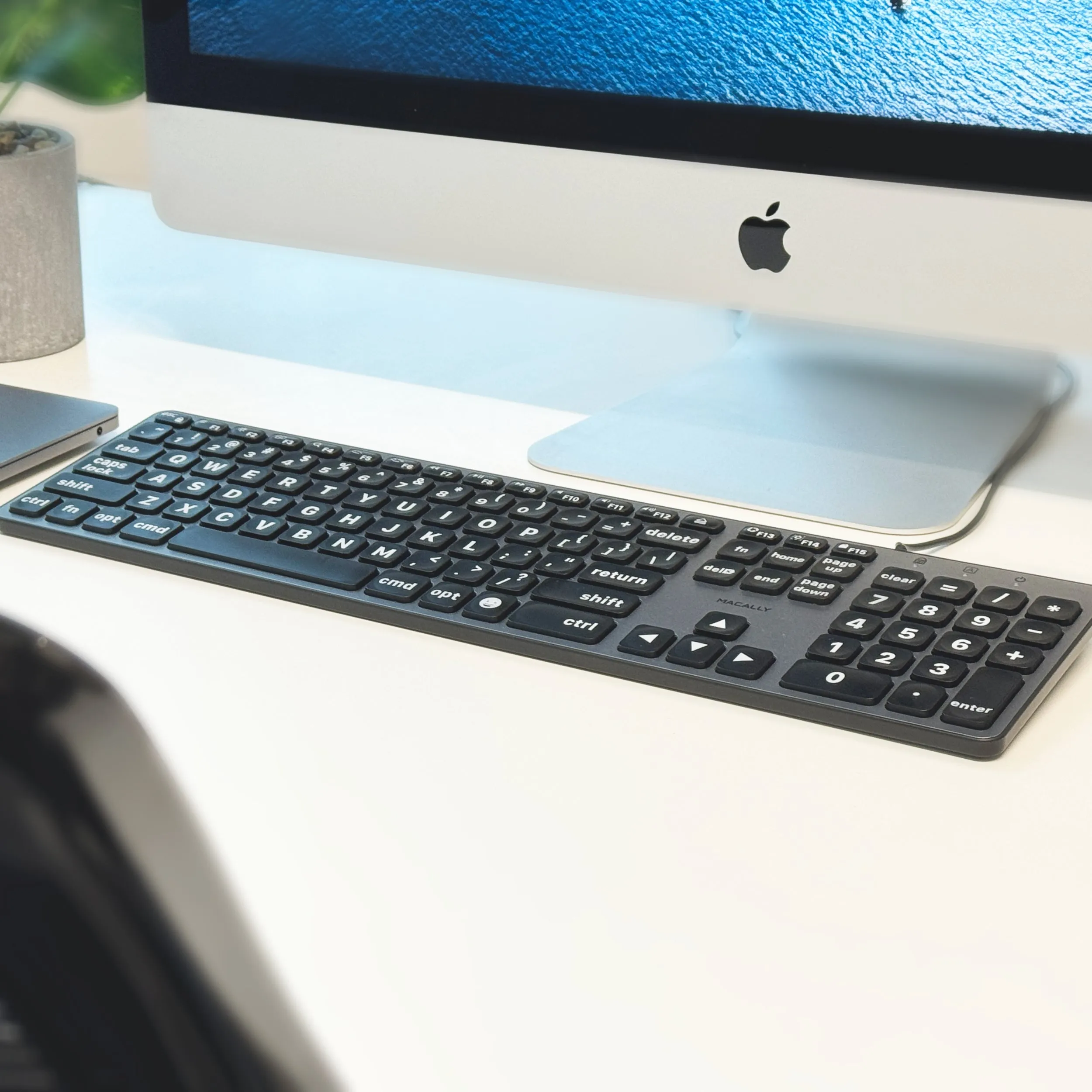 Backlit Large Print Keyboard For Mac with Dual USB A / C