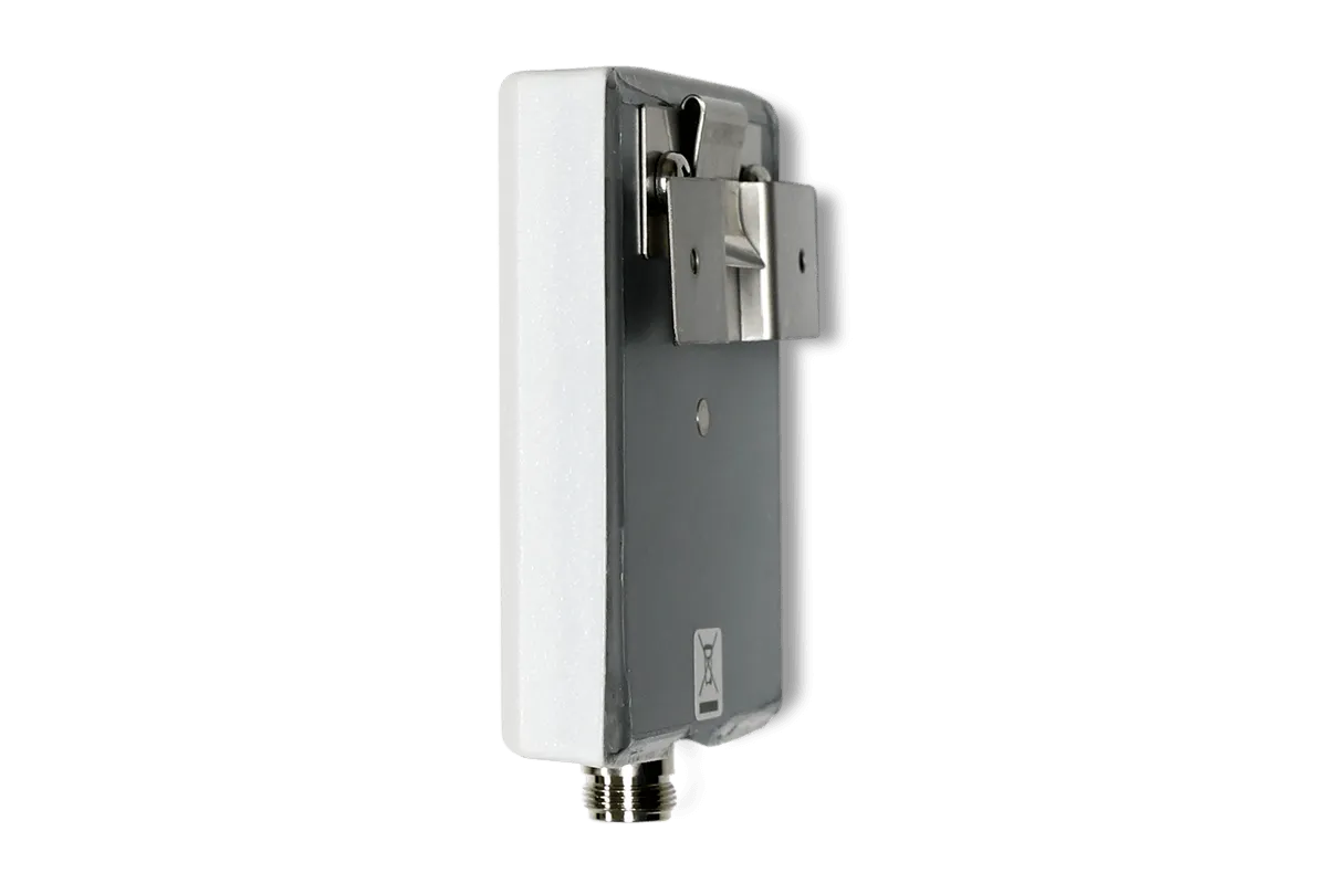 Directional wireless range extender antenna