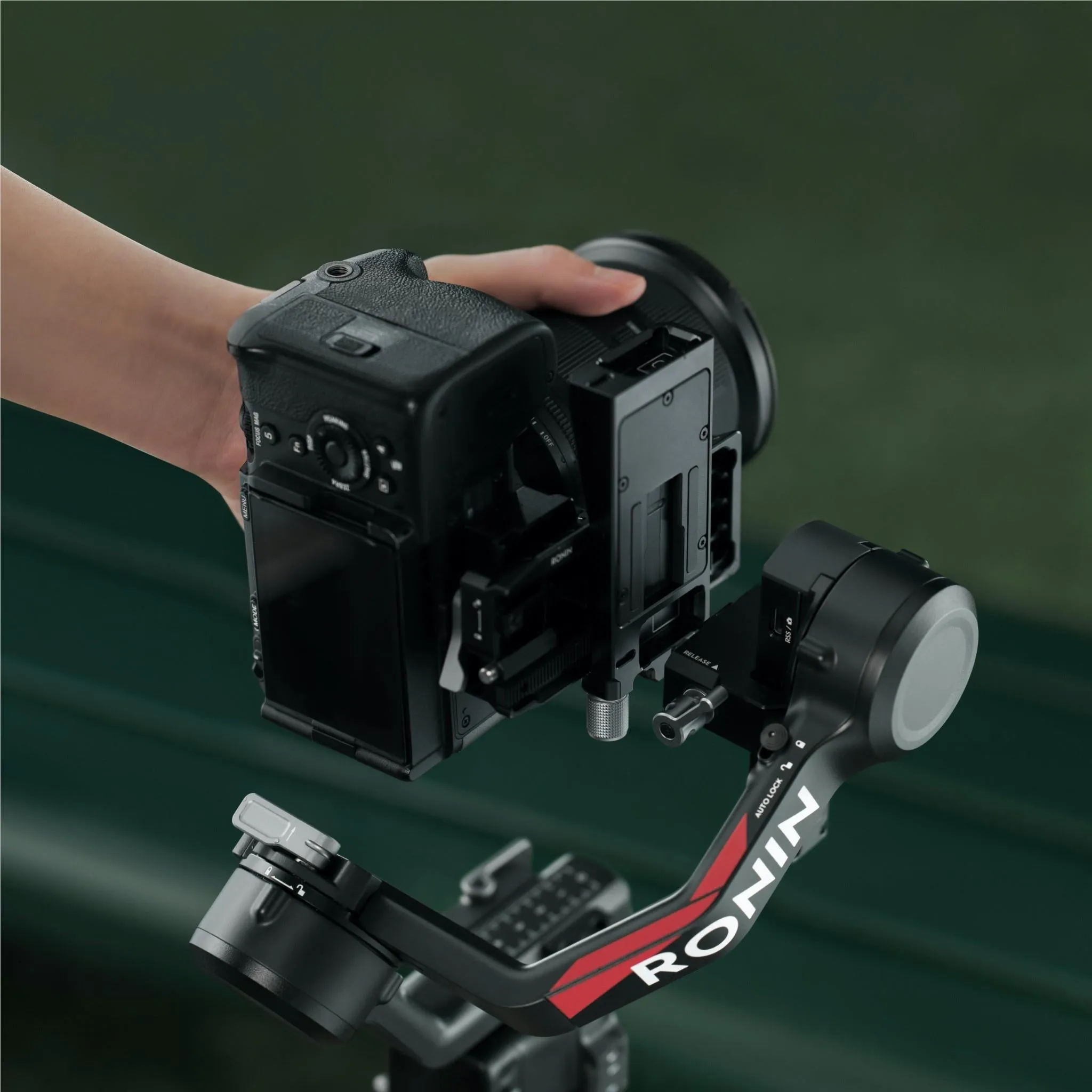 DJI RS4 Gimbal Combo with Efficient Lens Control