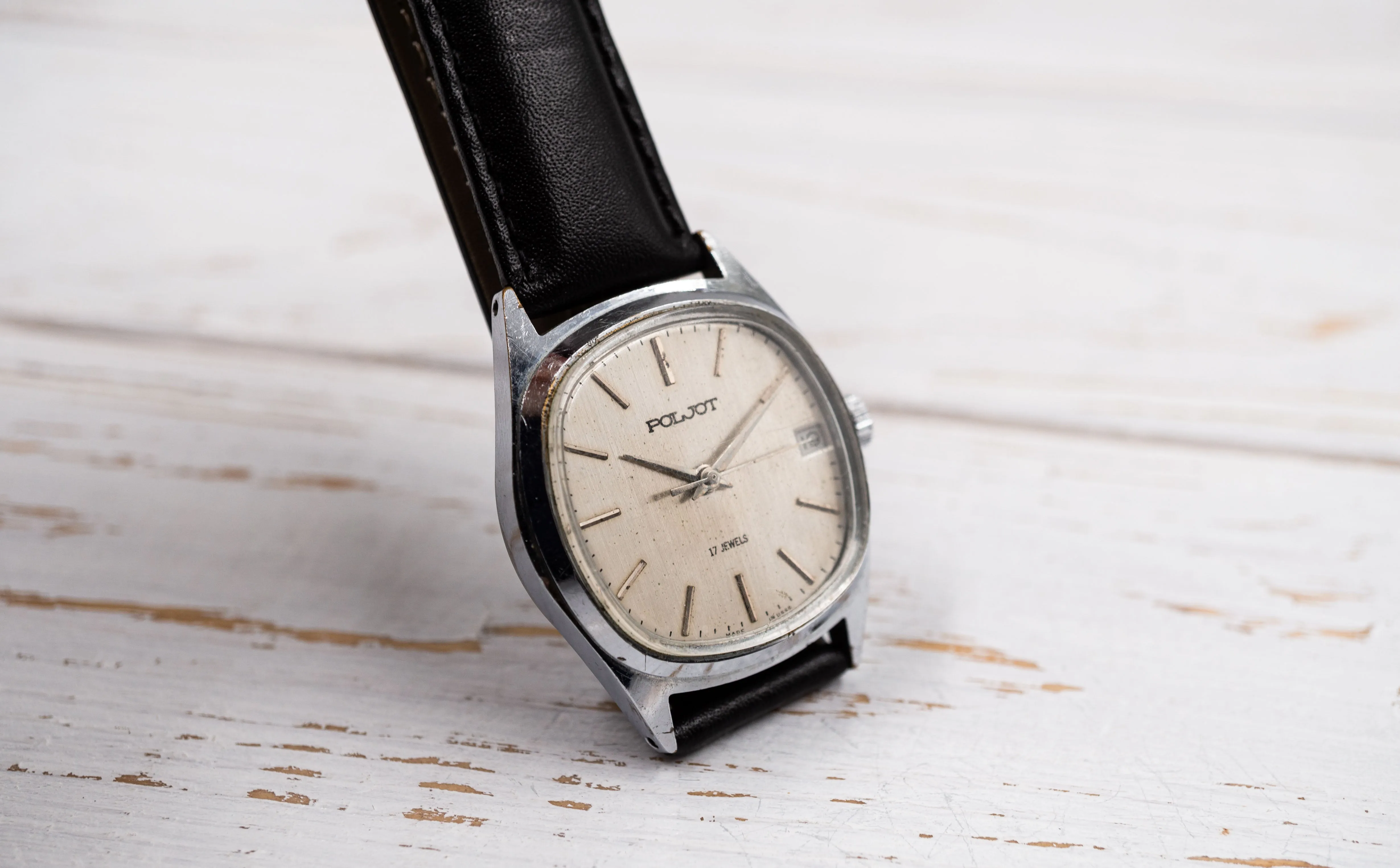 Retro mechanical wristwatch Poljot watch 2614.2H with date indicator