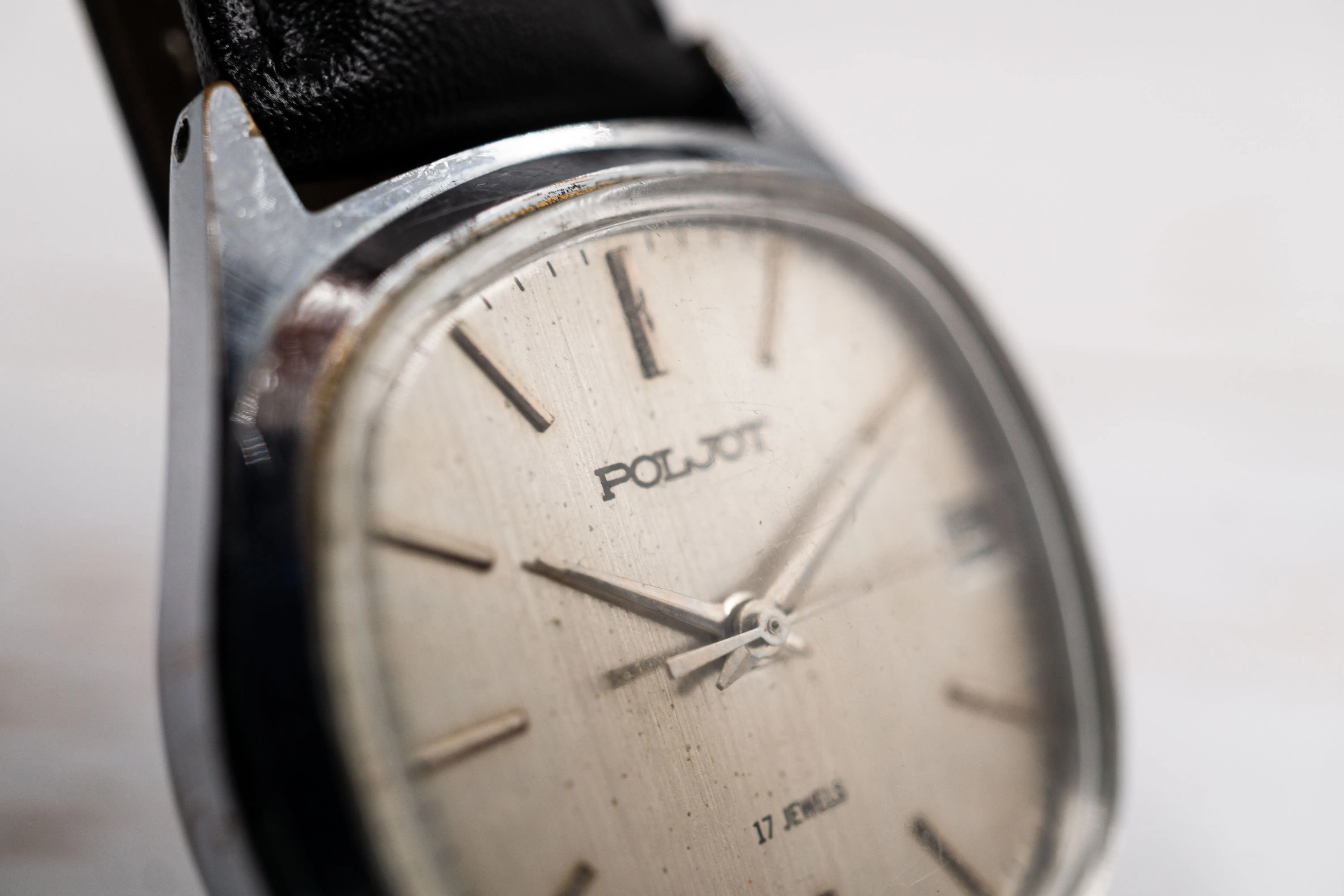 Retro mechanical wristwatch Poljot watch 2614.2H with date indicator