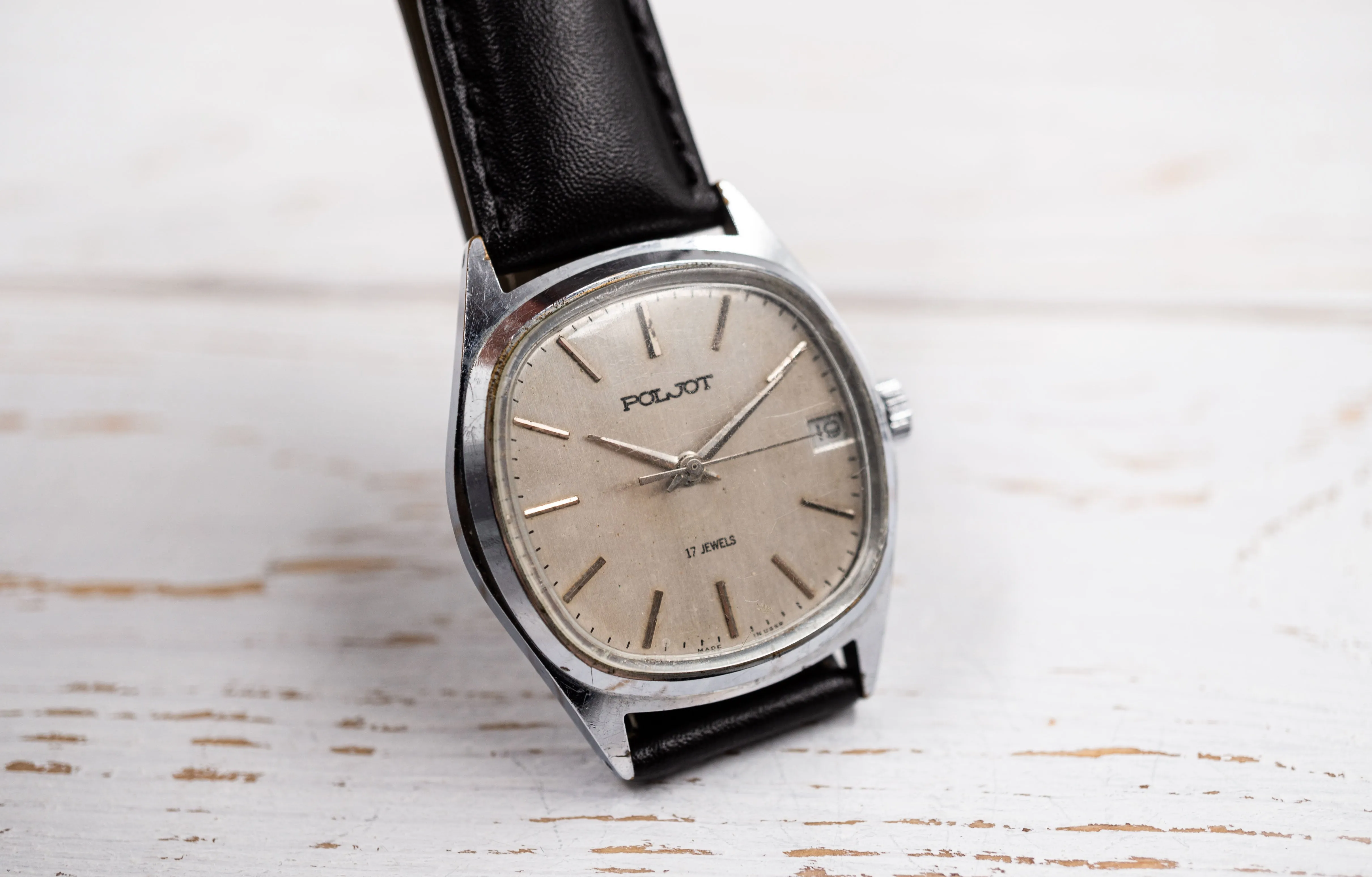 Retro mechanical wristwatch Poljot watch 2614.2H with date indicator