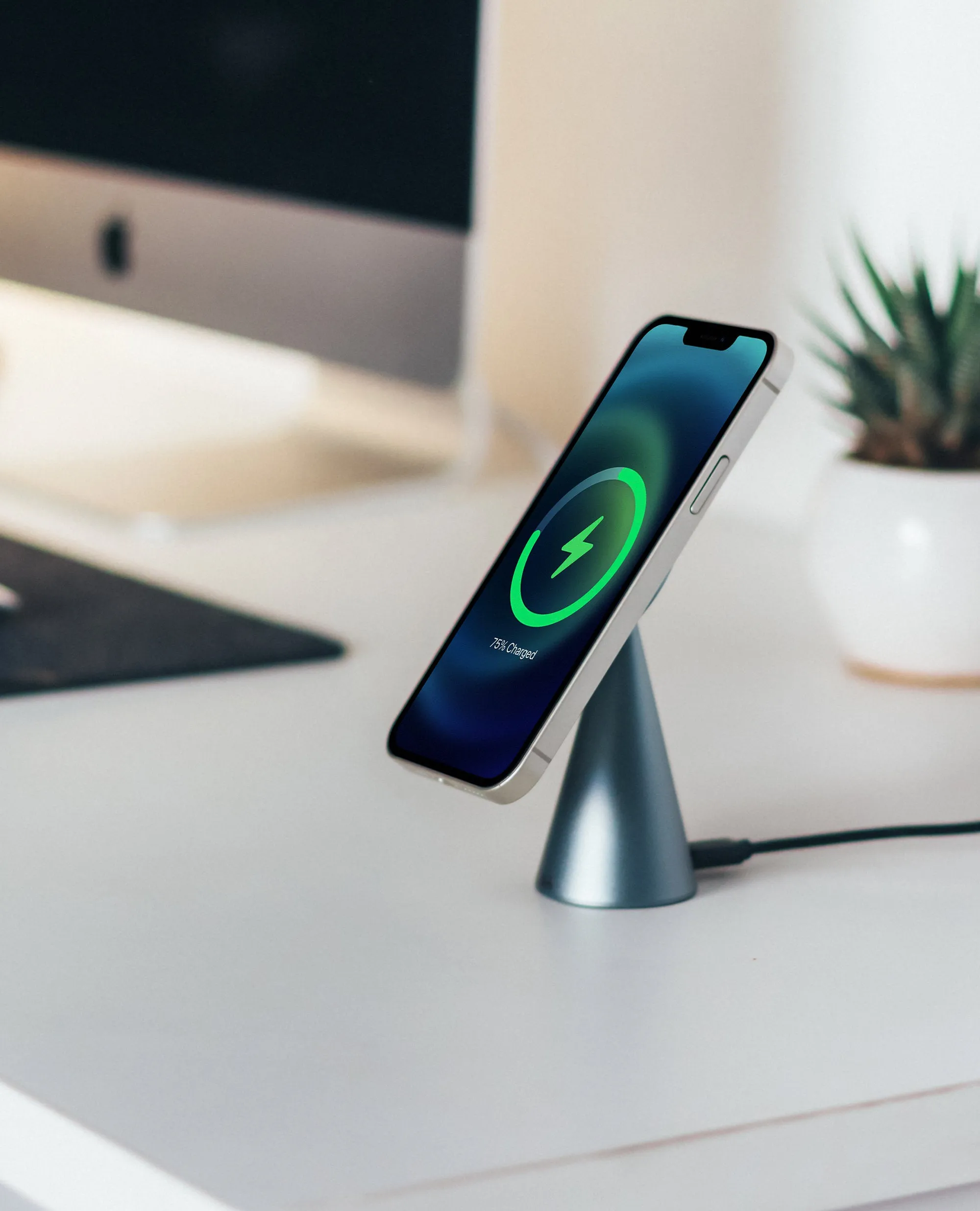 SURGE™ Max Conoid Magnetic Wireless Charger (15W)