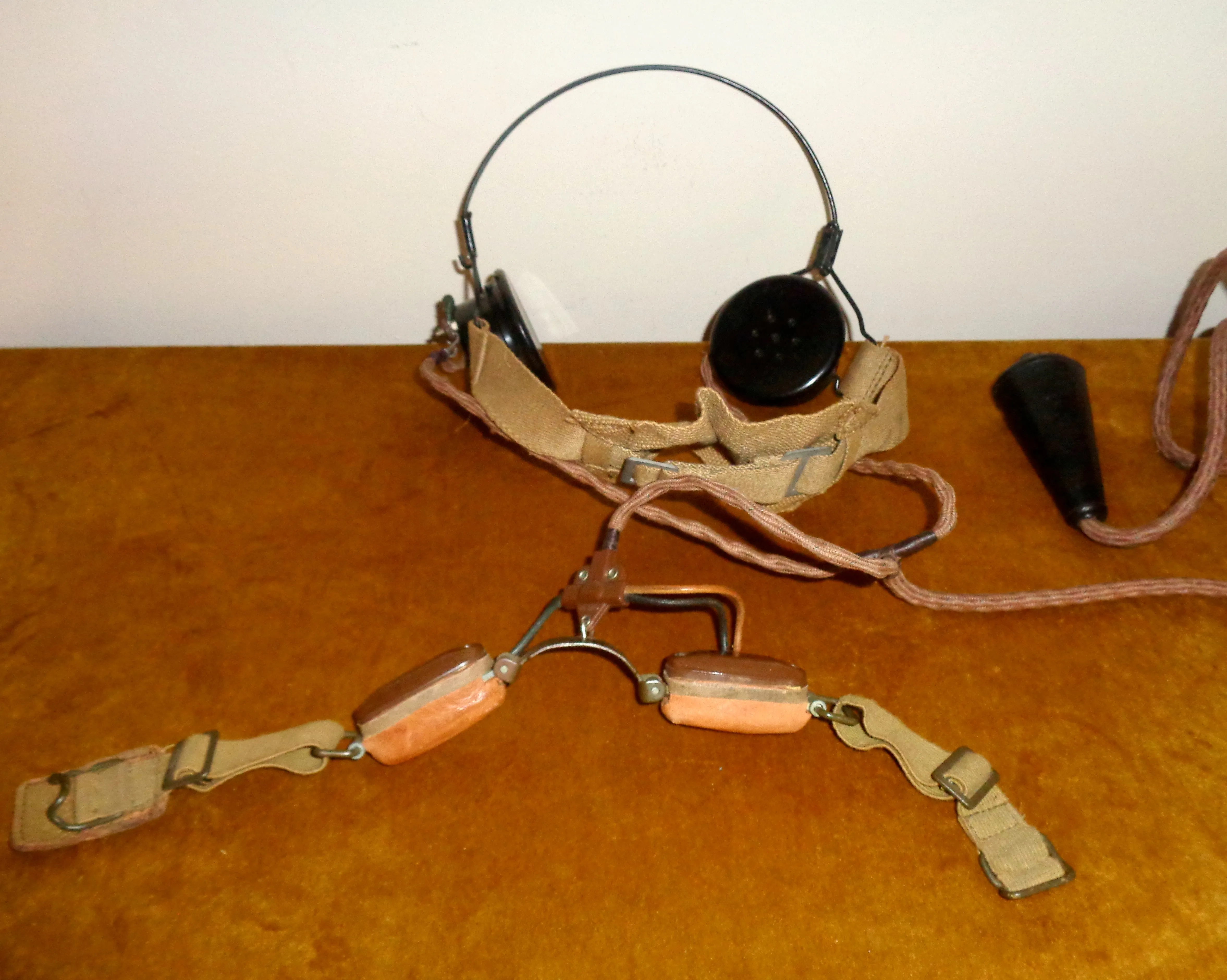 WW2 Wireless Set 46 / WS46 Microphones and receivers headgear no.5 ZA 14307