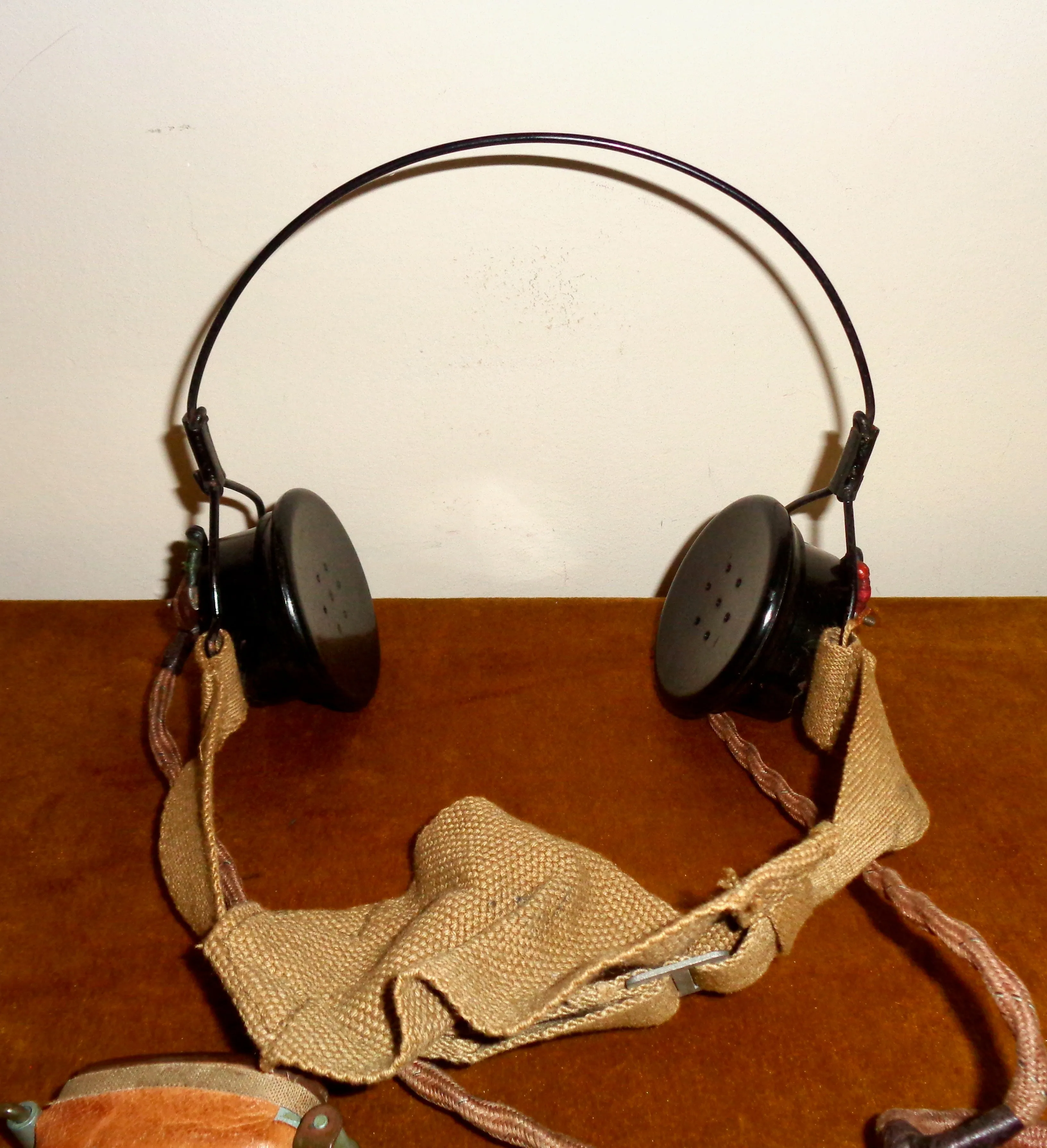 WW2 Wireless Set 46 / WS46 Microphones and receivers headgear no.5 ZA 14307