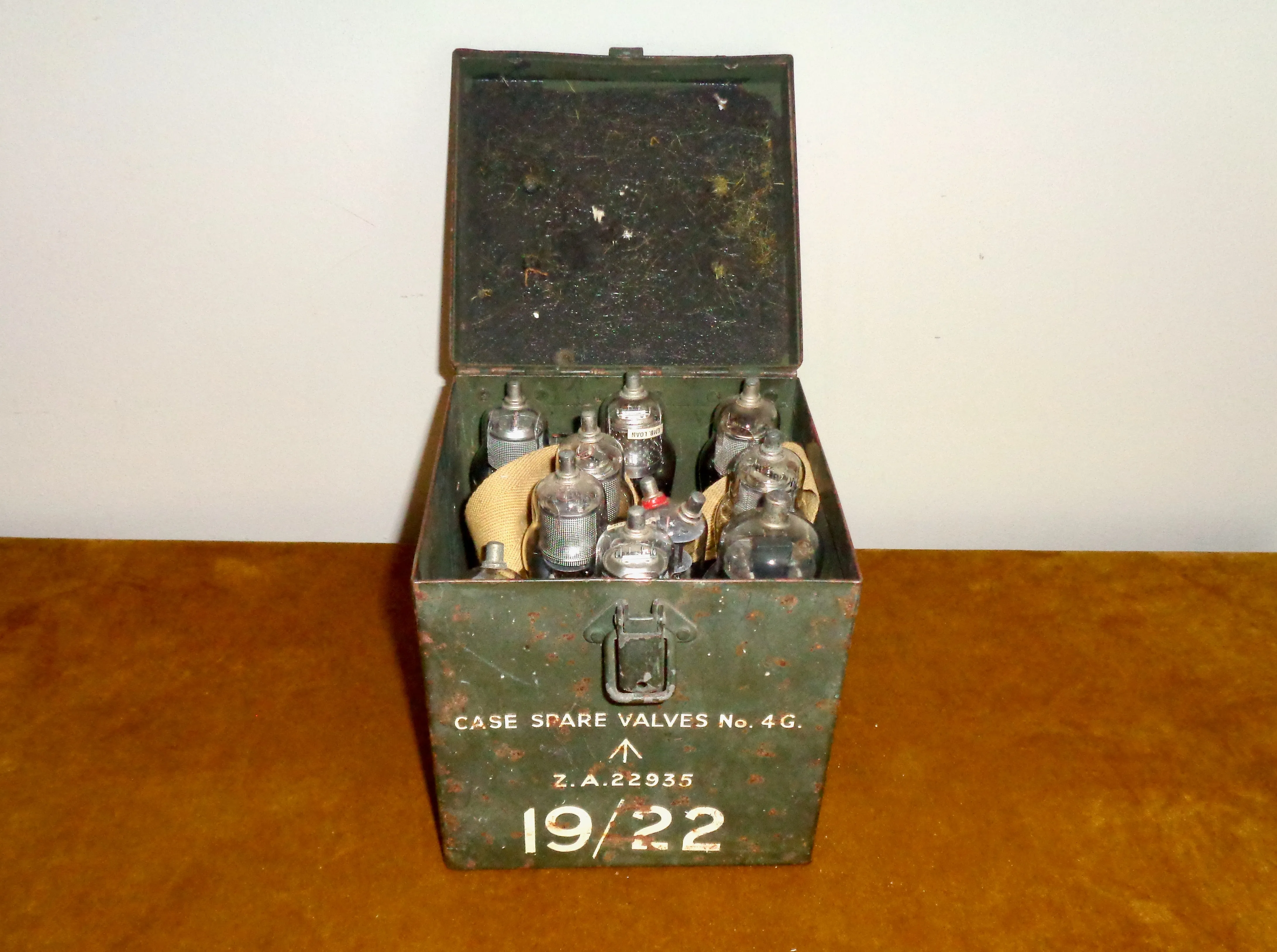 WW2 Wireless Set WS 19 / WS22 Case With Spare Valves No. 4G ZA 22935